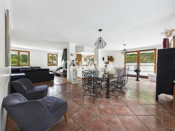 Vente Maison 9 pièces de 270m² - 38200 Vienne