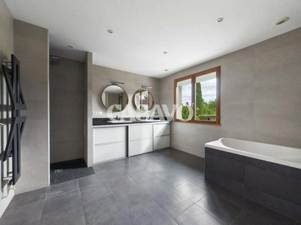 Vente Maison 9 pièces de 270m² - 38200 Vienne