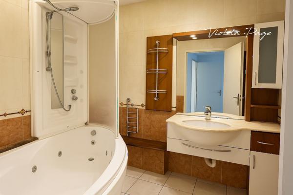 Cergy (95000) Rare à la vente – Appartement T4 avec terrasse, plein Sud-Ouest, face au port de Cergy et à l’Oise.