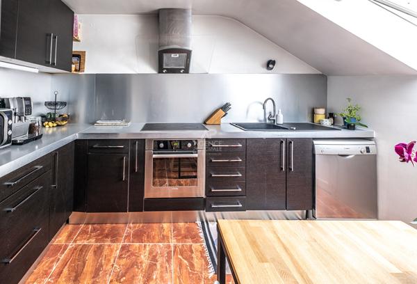 Versailles Notre-Dame Appartement 4 pièces 85m² au sol situé au dernier étage 540 000 € **  - Référence  28292