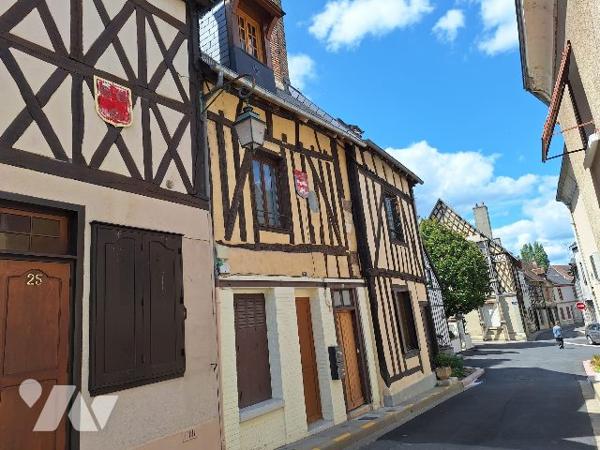 Immeuble rénové avec trois appartements Coeur d'Aubigny-Sur-Nère