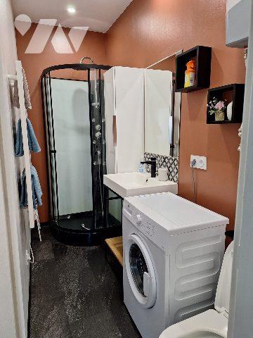 Immeuble rénové avec trois appartements Coeur d'Aubigny-Sur-Nère