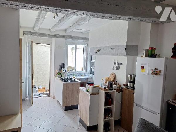 Immeuble rénové avec trois appartements Coeur d'Aubigny-Sur-Nère