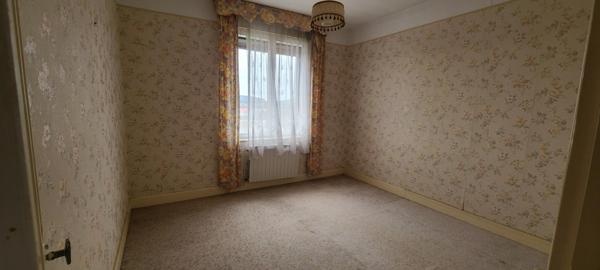 jolie maison à rénover avec un beau potentiel