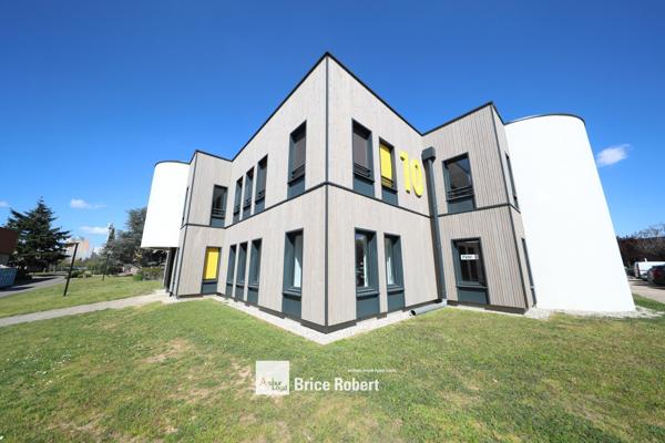 Bureaux à louer à Vénissieux parc arboré lumineux services sur place