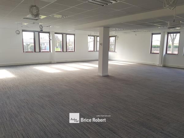 Bureaux à louer à Vénissieux parc arboré lumineux services sur place