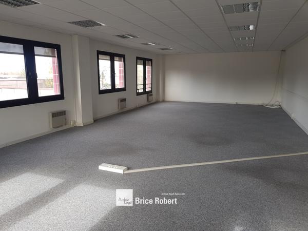 Bureaux à louer à Vénissieux parc arboré lumineux services sur place