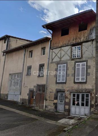 Maison à colombage à rénover MARINGUES (63)