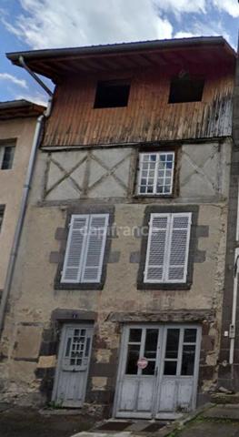 Maison à colombage à rénover MARINGUES (63)