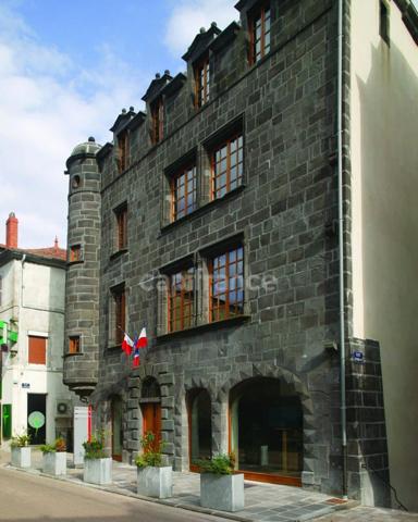 Maison à colombage à rénover MARINGUES (63)