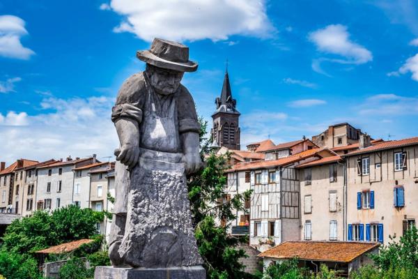Maison à colombage à rénover MARINGUES (63)