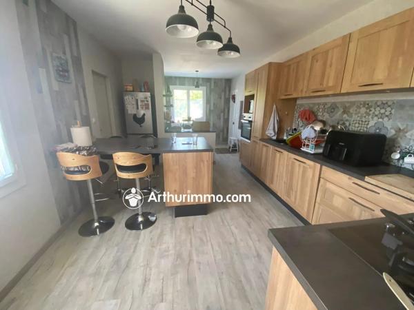 Vente                                                      Maison
                        
                     5 pièces                      123 m2                     à Matha