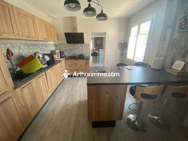 Vente                                                      Maison
                        
                     5 pièces                      123 m2                     à Matha