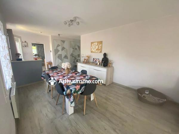 Vente                                                      Maison
                        
                     5 pièces                      123 m2                     à Matha