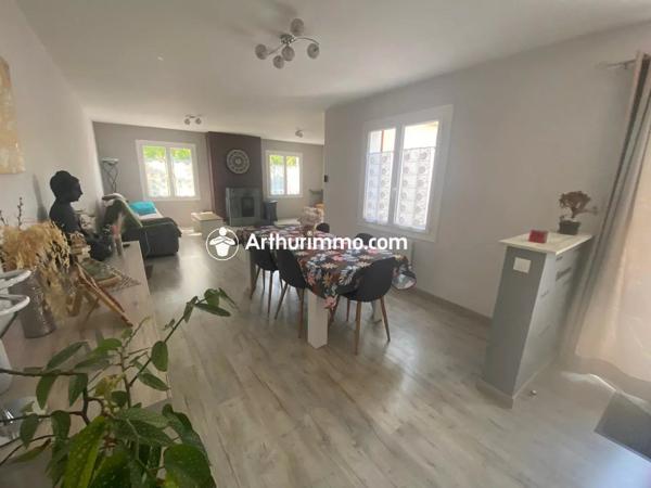 Vente                                                      Maison
                        
                     5 pièces                      123 m2                     à Matha
