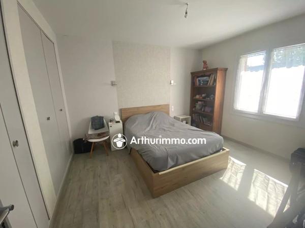Vente                                                      Maison
                        
                     5 pièces                      123 m2                     à Matha