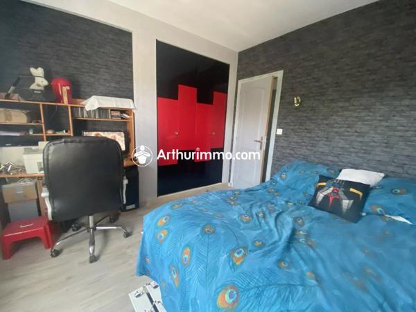 Vente                                                      Maison
                        
                     5 pièces                      123 m2                     à Matha