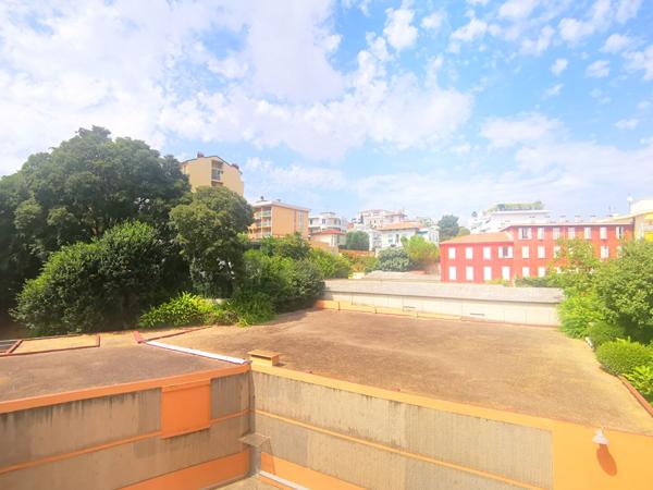 RUE DE FRANCE : APPARTEMENT 2 PIECES AVEC PARKING SOUS-SOL