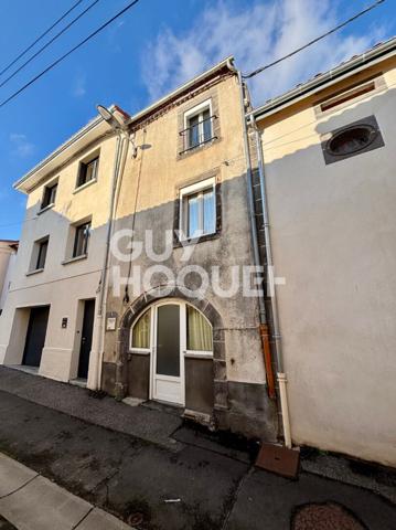 Maison de bourg à rénover au coeur de La Roche Blanche