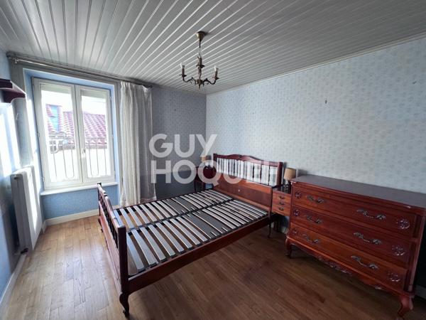 Maison de bourg à rénover au coeur de La Roche Blanche