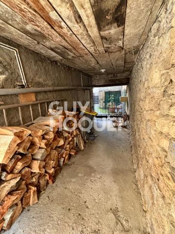 Maison de bourg à rénover au coeur de La Roche Blanche