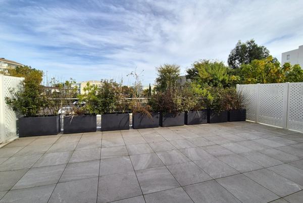 BORDEAUX NANSOUTY - APPARTEMENT FAMILIAL TOTALEMENT RENOVÉ - 4 CHAMBRES - TERRASSE 45 M2 - PARKING - PRESTATIONS HAUT DE GAMME - CALME