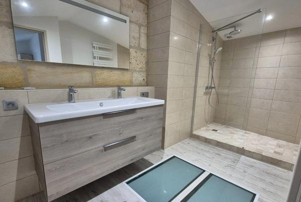 BORDEAUX NANSOUTY - APPARTEMENT FAMILIAL TOTALEMENT RENOVÉ - 4 CHAMBRES - TERRASSE 45 M2 - PARKING - PRESTATIONS HAUT DE GAMME - CALME