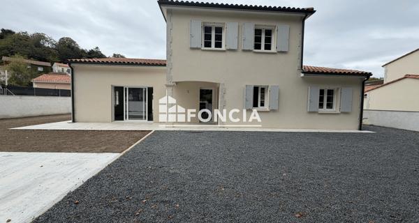 Location Maison 4 pièces 156.5 m² - Angoulême 16000