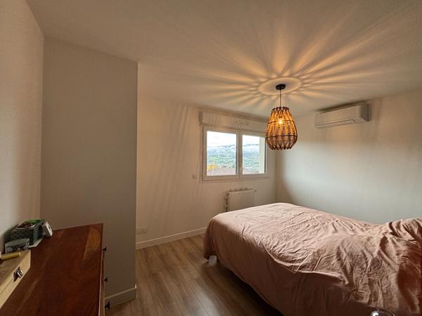 Appartement contemporain à Chambéry avec vue sur montagne