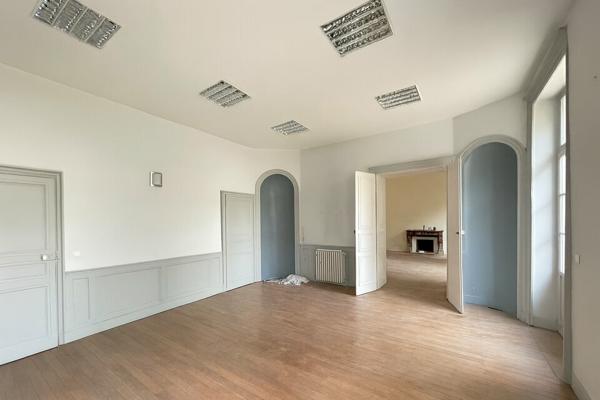 IMMEUBLE DE BUREAUX 436M² EN CENTRE VILLE A LOUER AVEC EMPLACEMENTS DE PARKING