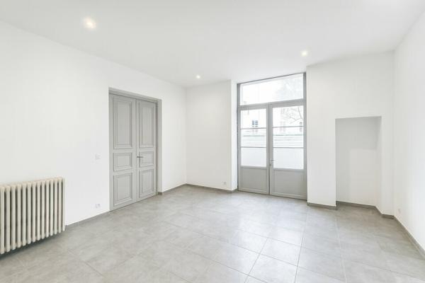 IMMEUBLE DE BUREAUX 436M² EN CENTRE VILLE A LOUER AVEC EMPLACEMENTS DE PARKING