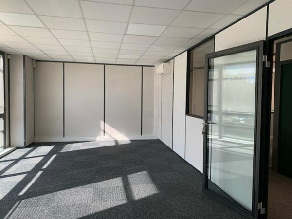 Bureaux à louer à Montfavet 365 m² avec parking privatif et fibre