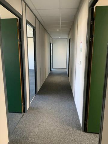 Bureaux à louer à Montfavet 365 m² avec parking privatif et fibre