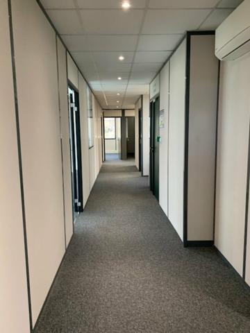 Bureaux à louer à Montfavet 365 m² avec parking privatif et fibre