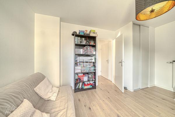 Appartement 3 pièces lumineux avec terrasse 18 m², parking et borne électrique - Résidence récente à Chaville