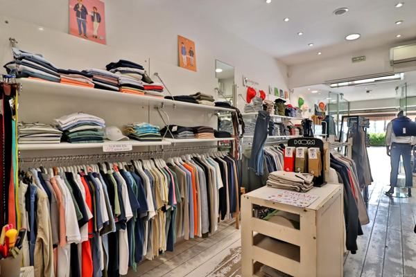 Magasin Prêt à porter - Equipement à la personne - sur le Port