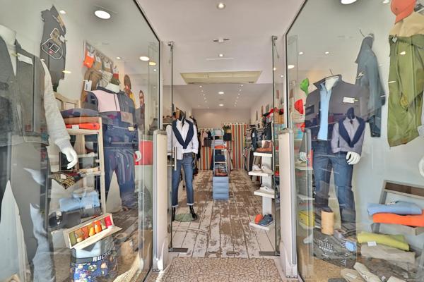 Magasin Prêt à porter - Equipement à la personne - sur le Port