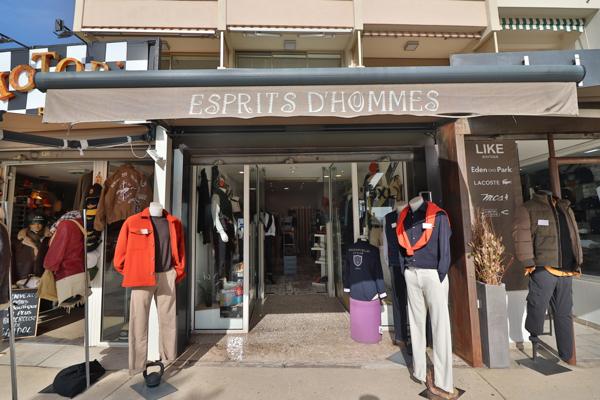 Magasin Prêt à porter - Equipement à la personne - sur le Port