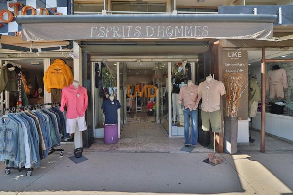 Magasin Prêt à porter - Equipement à la personne - sur le Port