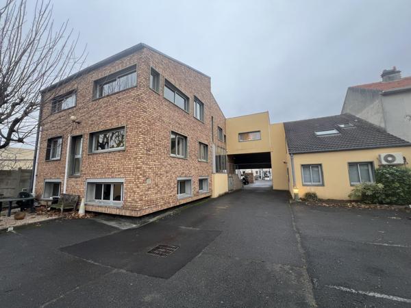 Bureaux à vendre à Longjumeau centre avec accès gare immédiat