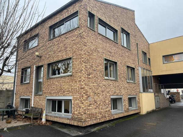Bureaux à vendre à Longjumeau centre avec accès gare immédiat