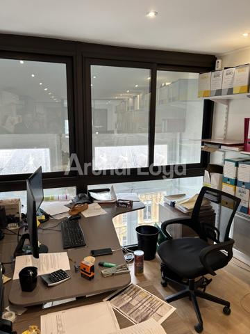 Bureaux à Vendre - Emplacement d'Exception sur la Grand'Place de Lille | Vue Imprenable & Fort Potentiel Investisseur