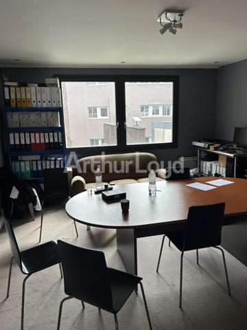 Bureaux à Vendre - Emplacement d'Exception sur la Grand'Place de Lille | Vue Imprenable & Fort Potentiel Investisseur