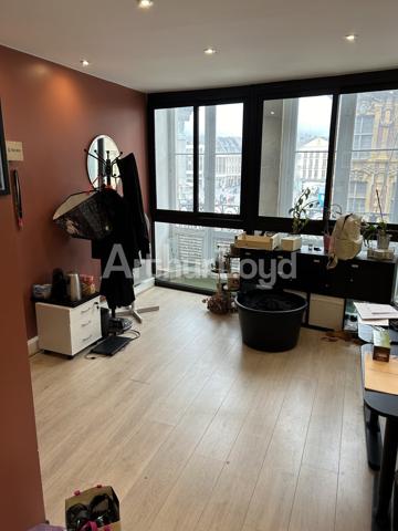 Bureaux à Vendre - Emplacement d'Exception sur la Grand'Place de Lille | Vue Imprenable & Fort Potentiel Investisseur