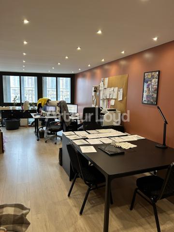 Bureaux à Vendre - Emplacement d'Exception sur la Grand'Place de Lille | Vue Imprenable & Fort Potentiel Investisseur