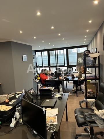 Bureaux à Vendre - Emplacement d'Exception sur la Grand'Place de Lille | Vue Imprenable & Fort Potentiel Investisseur