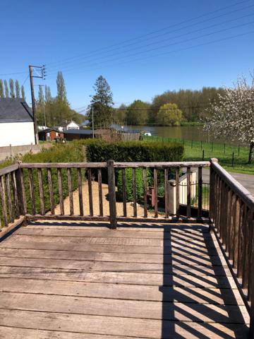A LOUER BRISSARTHE Grand Appt T3 Meublé de 80 m2 avec vue sur la Sarthe