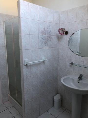A LOUER BRISSARTHE Grand Appt T3 Meublé de 80 m2 avec vue sur la Sarthe
