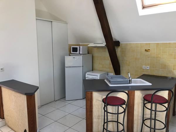 A LOUER BRISSARTHE Grand Appt T3 Meublé de 80 m2 avec vue sur la Sarthe