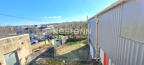 Ensemble immobilier avec 2 locaux commerciaux loués, 4 appartements et un hangar de 200 m2 sur Etampes quartier Saint-Martin à 650m de la gare RER C Saint-Martin d'Etampes